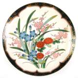 Teller, Japan-Porzellan, Spiegel vollflächig mit goldkonturiertem Floraldekor, Rand mit goldenem Floraldekor, Dm. 31,5 cm - photo 1