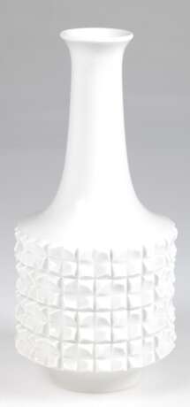 Meissen-Vase, sogen. Fleischklopfervase, weiß, Entwurf Ludwig Zepner, 1. Wahl, H. 23,5 cm - Foto 1