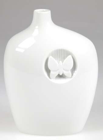 Meissen-Vase mit plastischem Schmetterling, Butterfly Collection, weiß, 1. Wahl, H. 22 cm - photo 1
