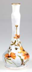 KPM-Jugendstilvase, um 1900, gebauchter Korpus mit Enghals, umlaufende polychrome Blumenmalerei und Goldränder, blaue Zeptermarke mit 1 Schleifstrich, H. 18,5 cm