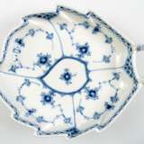 Blattschale, Royal Copenhagen, Musselmalet Halbspitze, Nr. 548, L. 23,5 cm - Foto 1