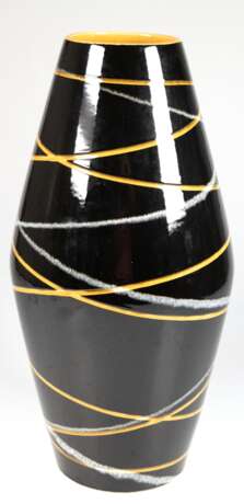 Bodenvase, Foreign 258 /50, Keramik, 1950er Jahre, schwarz glasiert mit buntem Strichdekor, H. 50 cm - photo 1