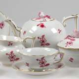 Herend-Porzellan, Dekor Eton Purpur mit Goldstaffage, 13-teilig, bestehend aus Teekanne, Sahnekännchen, Zuckerdose und 5 Teetassen mit UT - фото 1