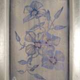 Meissen-Platte von Rudi Stolle, mit Floralmalerei in Blau, signiert und datiert '80 u.r., Schwertermarke u.l., 30x19,5 cm, im Rahmen - photo 1