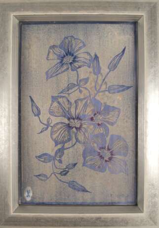 Meissen-Platte von Rudi Stolle, mit Floralmalerei in Blau, signiert und datiert '80 u.r., Schwertermarke u.l., 30x19,5 cm, im Rahmen - photo 1