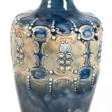 Keramik-Vase, England Anfang 20. Jh., Royal Doulton, blaugraue Glasur mit ornamentalem Relief, H. 38 cm - photo 1