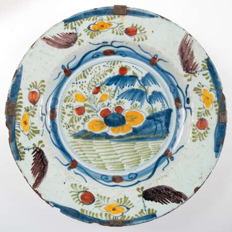 Fayence-Teller, 18. Jh., Imari, polychromer Floraldekor, best., Dm. 30,5 cm - photo 1