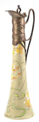 Jugendstil-Kanne mit Floralrelief, Keramik mit Bronzemontur, gemarkt JBT, Standring mit kl. Chip, H. 40,5 cm - photo 1