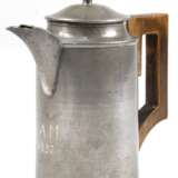 Kleine norddeutsche Zinn-Kaffeekanne, mit Monogramm "AM" und dat. 1832, H. 16 cm - photo 1