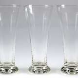 3 Biergläser um 1900, ausgestellte Kuppa auf rundem Fuß, H. 19 cm - фото 1