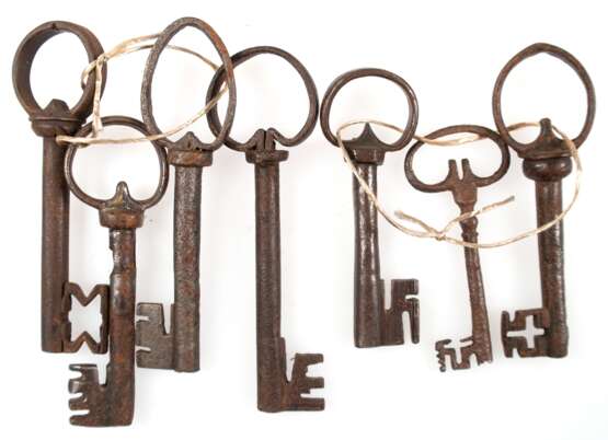 7 Barock-Schlüssel, L. 9 cm bis 13,5 cm - Foto 1