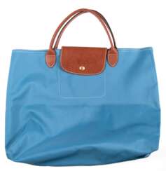 Tasche, Longchamp Le Pliage &quot;Cabas&quot;- Modele Depose, in Türkis, Lederhenkel und -schließe mit Prägedruck, min. Gebrauchspuren, ca. 30x36x14 cm