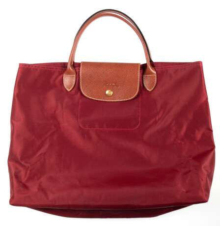 Tasche, Longchamp Le Pliage "Cabas"- Modele Depose, in Dunkelrot, Lederhenkel und -schließe mit Prägedruck, Gebrauchspuren, ca. 30x36x14 cm - фото 1