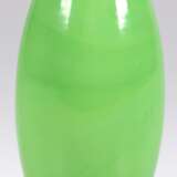 Lötz-Vase, hellgrünes Glas, leicht gebauchte Form mit ausgestelltem Rand, H. 16,3 cm - photo 1