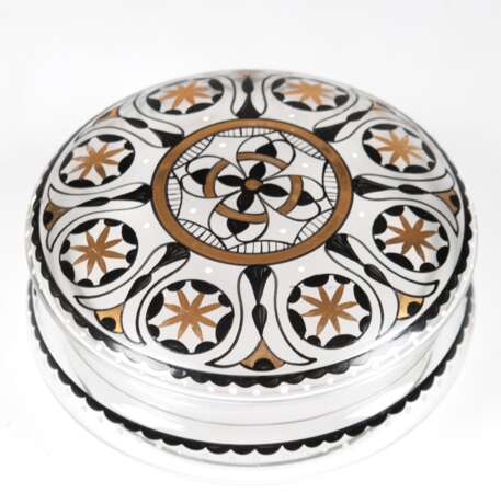 Deckeldose, Entwurf Adolf Beckert (1884-1929) für Glasmanufaktur Friedrich Pietsch Steinschönau, H. 6 cm, Dm. 13,5 cm - photo 1