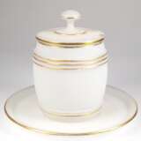 Biedermeier-Bowlegefäß auf Teller, Alabasterglas mit Goldrändern (berieben), Bowle-H- 32 cm, Teller-Dm. 39 cm - photo 1