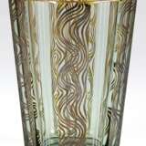 Art Deco-Vase, Moser, Karlsbad oder Umfeld, olivgrünes Glas, facettiert geschliffen, mit gewelltem Liniendekor, H. 16 cm - Foto 1