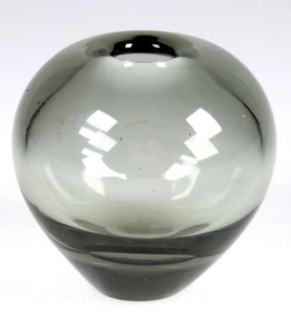Kugel-Vase, Lütken für Holmegaard, signiert und dat. 1959, graugrünes Glas, H. 9 cm - photo 1