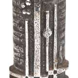 Brutalistische Edelstahl-Vase, Entwurf Olav Joff für Polarisi Figgo, Norwegen, frühe 1970er Jahre, zylindrische Form mit ornamentalem Relief, H. 21 cm - photo 1