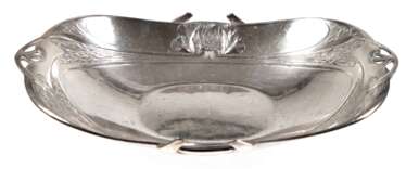 Jugendstil-Anbietschale, Christofle, versilbert, Gallia Serie, oval, mit reliefiertem Mohnblumen- und Getreidedekor, seitl. Durchbruchhenkel, Gebrauchspuren, 6x33x22 cm