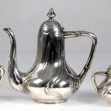 Kaffeekernstück, 3-teilig, 800er Silber, punziert Pallotti, ca. 1212 g, geschweift gerippte Wandung, Kaffeekanne etwas gedellt - photo 1
