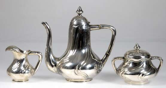 Kaffeekernstück, 3-teilig, 800er Silber, punziert Pallotti, ca. 1212 g, geschweift gerippte Wandung, Kaffeekanne etwas gedellt - photo 1