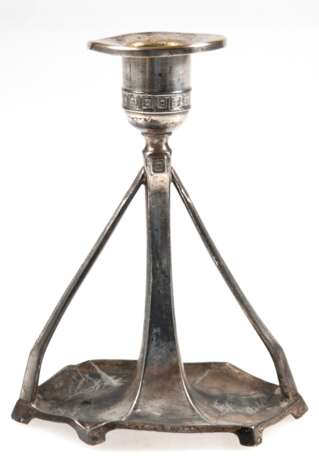 Leuchter,1-kerzig, versilbert, mit Mäanderrelief, starke Gebrauchspuren, H. 14,5 cm - photo 1