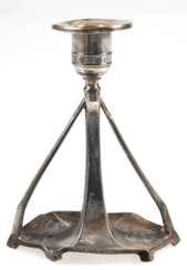 Leuchter,1-kerzig, versilbert, mit Mäanderrelief, starke Gebrauchspuren, H. 14,5 cm