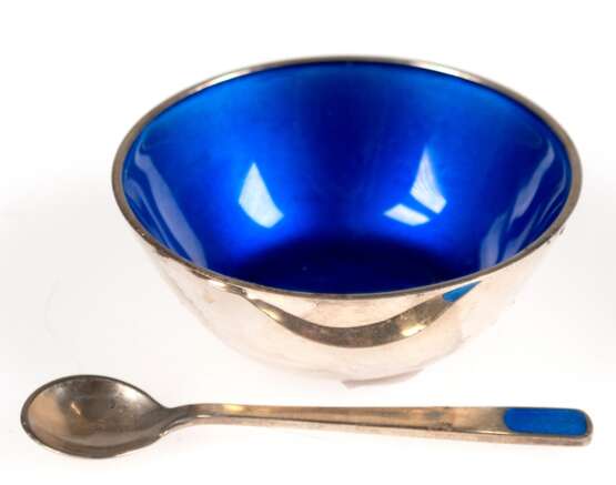 Saliere mit Löffel, Sterlingsilber, Dänemark, mit blauer Transluzidemaillle, H. 2 cm, Dm. 5,2 cm, - photo 1