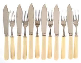 Fischbesteck für 6 Personen, England 1920, versilbert, bestehend aus 6 Gabeln und 6 Messer, im Etui