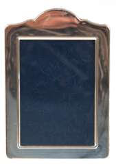 Standfotorahmen, 925er Silber, geschweifte Bekrönung, Innenmaß 12x8,5 cm, ges. 17x11,5 cm