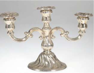 Kerzenleuchter, 835er Silber, punziert, Barockform, 3-armig, herausnehmbare Tüllen ovaler beschwerter Stand, H. 19 cm