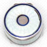 Pillendose mit hellblauem Trasluzidemail und kobaltblauen Emailrändern, Deckel mit Fehlstelle, 835er Silber, innen Restvergoldung, H. 1,1 cm, Dm. 2,5 cm - photo 1