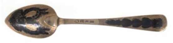 Löffel, 1. H. 19. Jh., Moskau 1827, 84 Zol. Silber, punziert , ca. 42 g, vergoldet, floraler Niellodekor, L. 16,5 cm - photo 1
