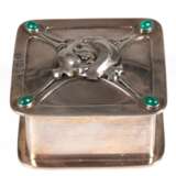 Deckeldose, 925er Silber, Scharnierdeckel mit 4 Chrysopras-Cabochons besetzt, London 1902, William Hutton & Sons, Ges.-Gew. 4x6,7x6,7 cm - photo 1