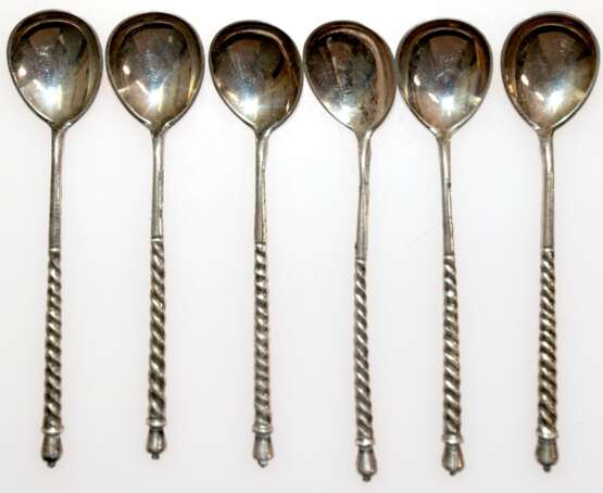6 Kaffeelöffel, Rußland, 84 Zol. Silber, punziert, ca. 75 g, gedrehter Griff, L. 10,5 cm - Foto 1