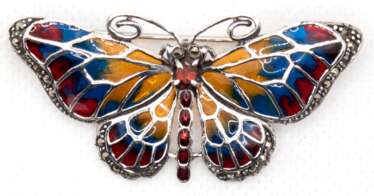 Brosche &quot;Schmetterling“, 925er Silber, rhodiniert, blau, rot, gelb und dunkelrot transluzid emailliert, Granat- und Markasitbesatz, Maße ca. 5,5 x 2,8 cm