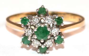 Smaragd-Diamant-Ring, 585er GG/WG, sternförmiger, getreppter Ringkopf besetzt mit 7 Smaragden und 6 Diamanten, Ges.-Gew. 3,25 g, RG 55,5