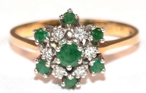 Smaragd-Diamant-Ring, 585er GG/WG, sternförmiger, getreppter Ringkopf besetzt mit 7 Smaragden und 6 Diamanten, Ges.-Gew. 3,25 g, RG 55,5 - photo 1
