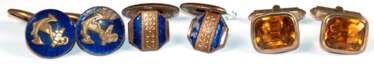 3 diverse Paar Manschettenknöpfen, dabei goldfarben mit facettiertem bernsteinfarbenen Schmuckstein, vergoldet, runde Form, blau emailliert mit appliziertem Anker, 1x Emaille beschädigt, Dm. 1,6 cm und achteckige Form, …