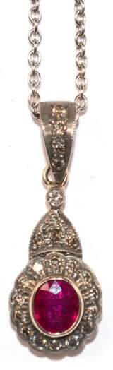 Kette mit Anhänger, 750er Gold, Rubin ca. 0,63 ct., Brillanten ca. 0,33 ct. in Silber-Fassung, ca. 5,6 g, Kettenlänge ca. 43 cm - photo 1