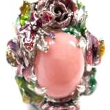 Ring, 925er Silber, farbig emailliert, mit großem Pink- Opal und Darstellungen aus Flora und Fauna z.B. Rosen, Orchideen, Blattwerk, Frosch und Schmetterling, Opal ca. 1,9 x 1,3 cm, offene Ringschiene zum Größen veränder… - photo 1