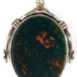 Anhänger/Petschaft, Sterlingsilber, Birmingham, mit beweglichem Mittelteil, besetzt mit ungravierter ovaler Karneol- und Jaspisplatte, L. 2,9 cm - photo 2