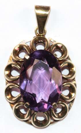 Anhänger, 585er GG, ca. 3,9 cm, oval facettierter Amethyst, ca. 1,6 x 1,1 cm, ca. um 1940/ 50, Größe mit Öse und Fassung ca. 3,3 x 1,9 cm - Foto 1