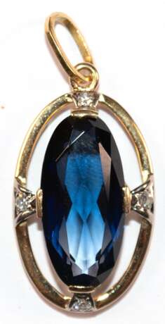Anhänger um ca. 1940 , 585er GG, ca. 10,2 g, mit großem blauem Farbstein, wohl synth. Saphir, Brillanten ca. 0.30 ct., Maße ca. 4,4 x 2,1 cm - Foto 1