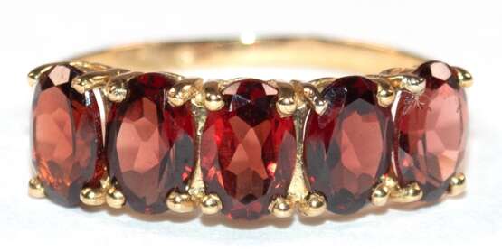 Ring, 416er GG/ 10 kt., 5 oval facettierte Granate, RG 54, Innendurchmesser 17,2mm - Foto 1