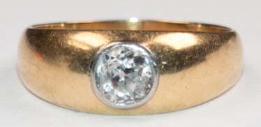Solitaire-Ring, 585er GG/WG (geprüft), ausgefaßt mit 1 Brillanten im Altschliff von ca. 0,53 ct., SI1- Si2, Ges.-Gew. 5,46 g, RG 57 (Wiederbeschaffungswert lt. Expertise 3.390,- €)