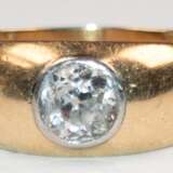 Solitaire-Ring, 585er GG/WG (geprüft), ausgefaßt mit 1 Brillanten im Altschliff von ca. 0,53 ct., SI1- Si2, Ges.-Gew. 5,46 g, RG 57 (Wiederbeschaffungswert lt. Expertise 3.390,- €) - photo 1
