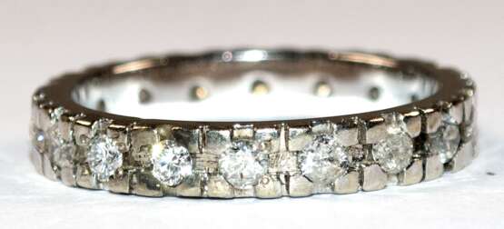 Memory-Ring, 585er WG, ca. 3,3 g, 18 Brillanten ca. 0,90 ct., RG 53, Innendurchmesser 16,8 mm - фото 1