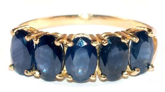 Ring, 416er GG/ 10 kt., 5 blaue Saphire, RG 54, Innendurchmesser 17,2 mm - photo 1